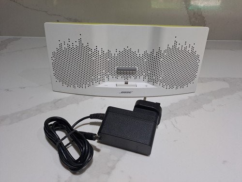 BOSE SoundDock XT Speaker White/Lime Green Working Tested FAST P&P