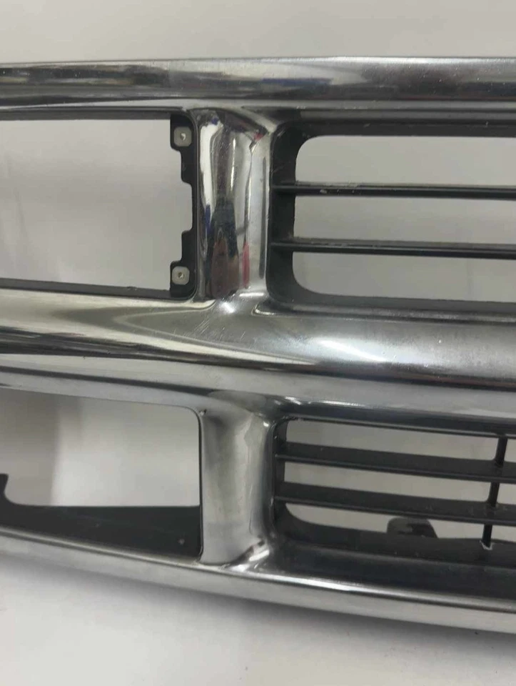1994-1999 Chevrolet C/K 1500 2500 3500 Pickup Suburban Tahoe Chrome Grille OEM - Image 3 of 4