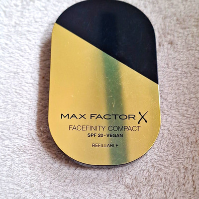 Max Factor Facefinity Compact Puder 008 Toffee matt LSF 20 vegan 10g