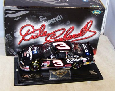 1:24 REVELL COLLECTION CLUB 2001 #3 GOODWRENCH SERVICE PLUS DALE EARNHARDT SR 