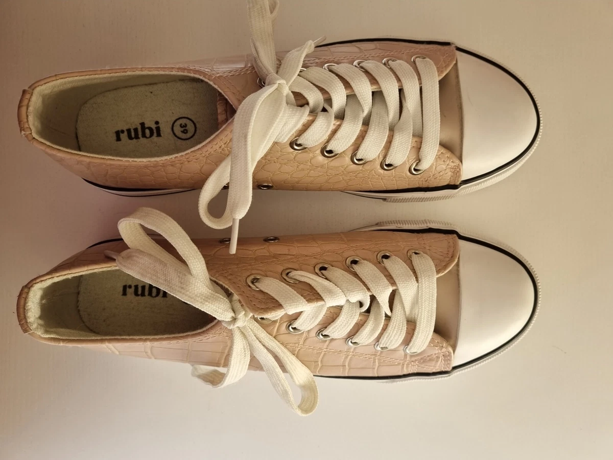 Rubi shoes castle best sale towers