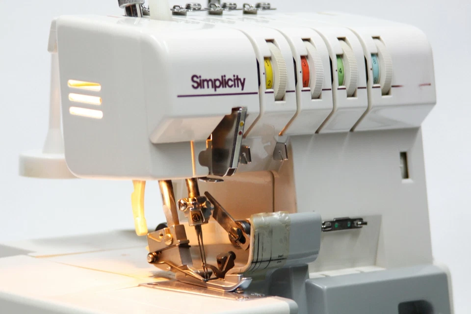 SIMPLICITY EASY LOOK  SL804SP SERGE SERWING MACHINE - Image 2 of 4