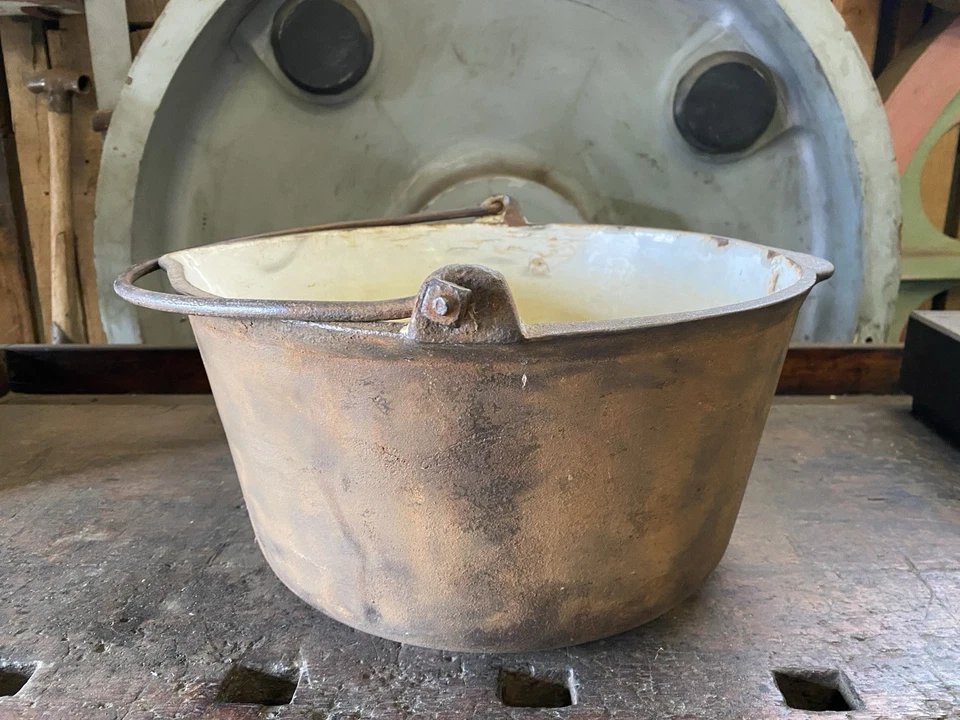 Vintage Antique T & C Clark & Co Ltd Cast Iron No 14 12 Quartz Cauldron pot - image 3 of 4