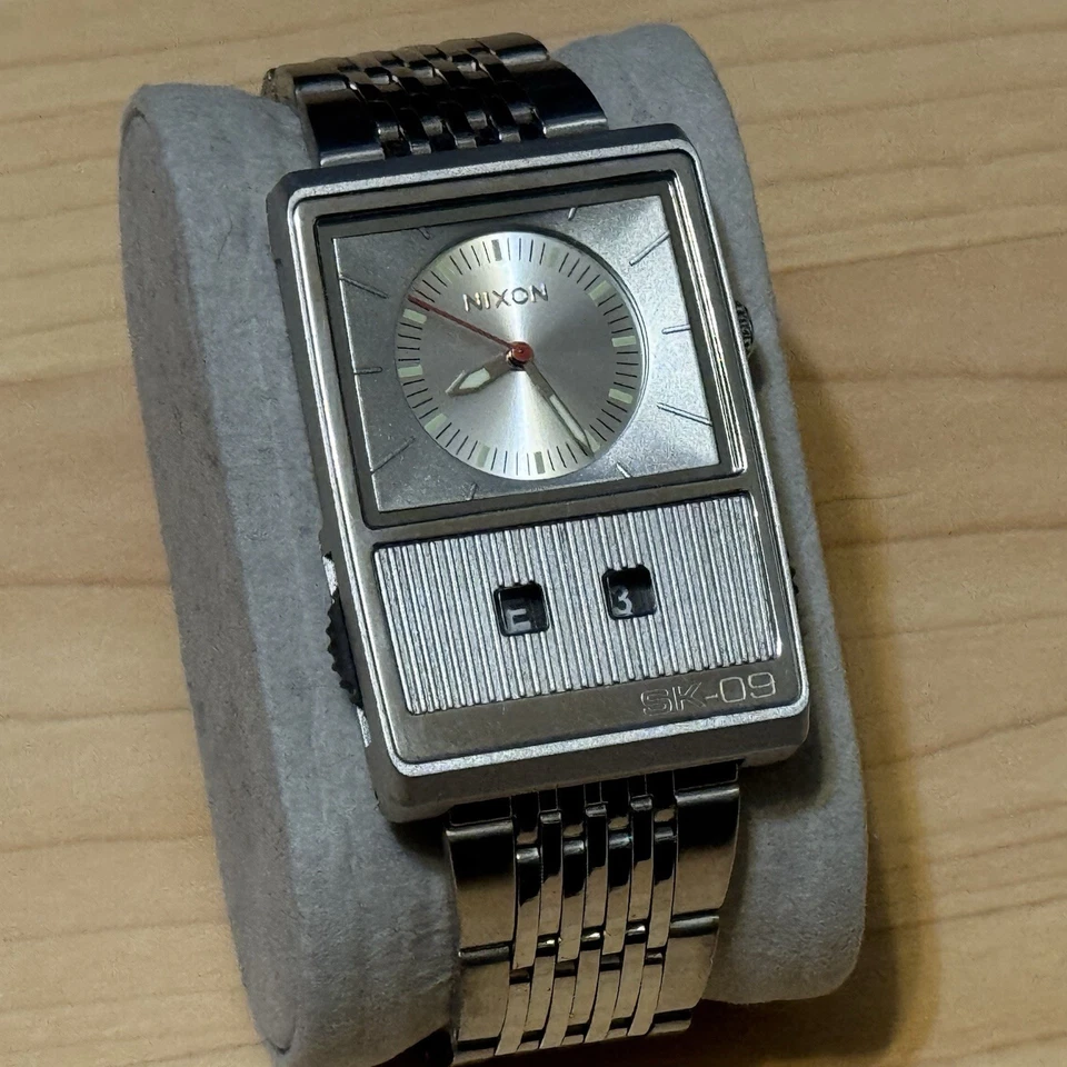 Nixon The Score SK-09 "To Revert" Silver Metal Counter Men's Analog Watch RUNS - image 4 of 4