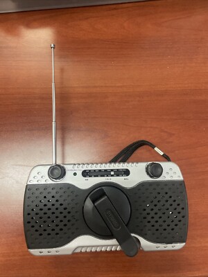 Dynamo AM/FM Emergency Weather Radio Hand Crank Or Battery Operated