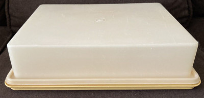 Tupperware Sheet Cake Carrier Harvest Gold Yellow #622-2 - VINTAGE