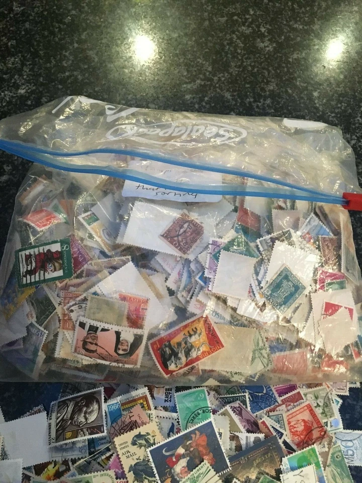 1000+ WORLD OFF PAPER COLLECTION / MIXTURE STAMPS JOB LOT (KILOWARE) - Image 2 of 4