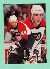 (1) ERIC LINDROS 1994-95 FLAIR # 129 FLYERS  NM+  CARD (K5718)