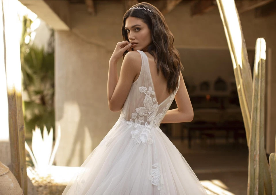 Pronovias Garner Tulle A-Line Wedding Dress SZ 10 Off White/Crystal/Light Pink - Image 3 of 4