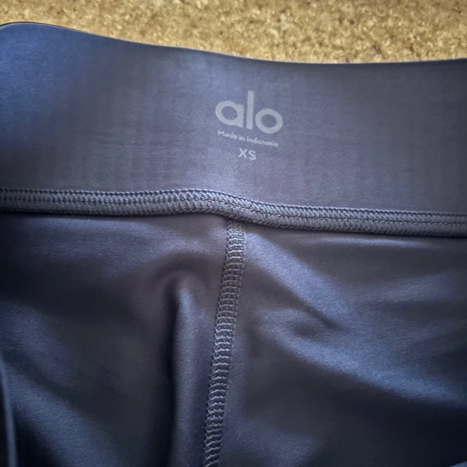 NWT AIo Yoga Airlift High-Waist 7/8 Leggings Buttery Soft Tummy Control Line Up - Image 4 of 4