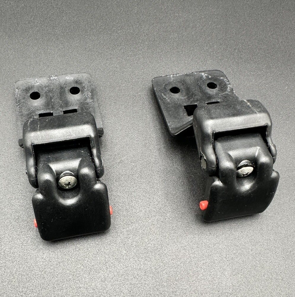 198903 TRACKER / SIDEKICK Front Soft Top Latch Lock Clip Locking