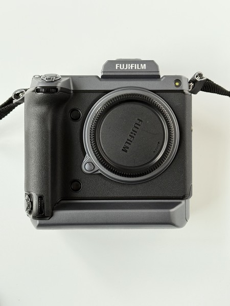 Fujifilm GFX100 102MP Cámara Digital sin Espejo (Solo Cuerpo)