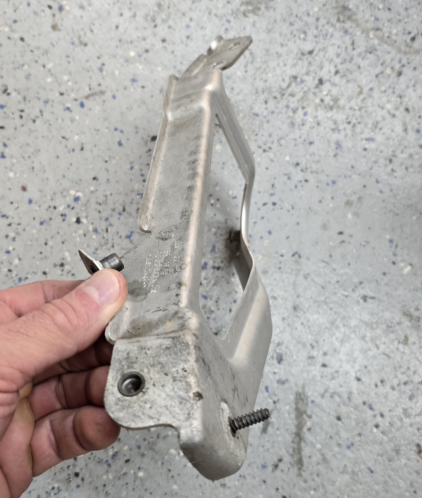 LAMBORGHINI HURACAN LP610 580 REAR RIGHT SIDE MOUNTING BRACKET OEM 4T0813542A