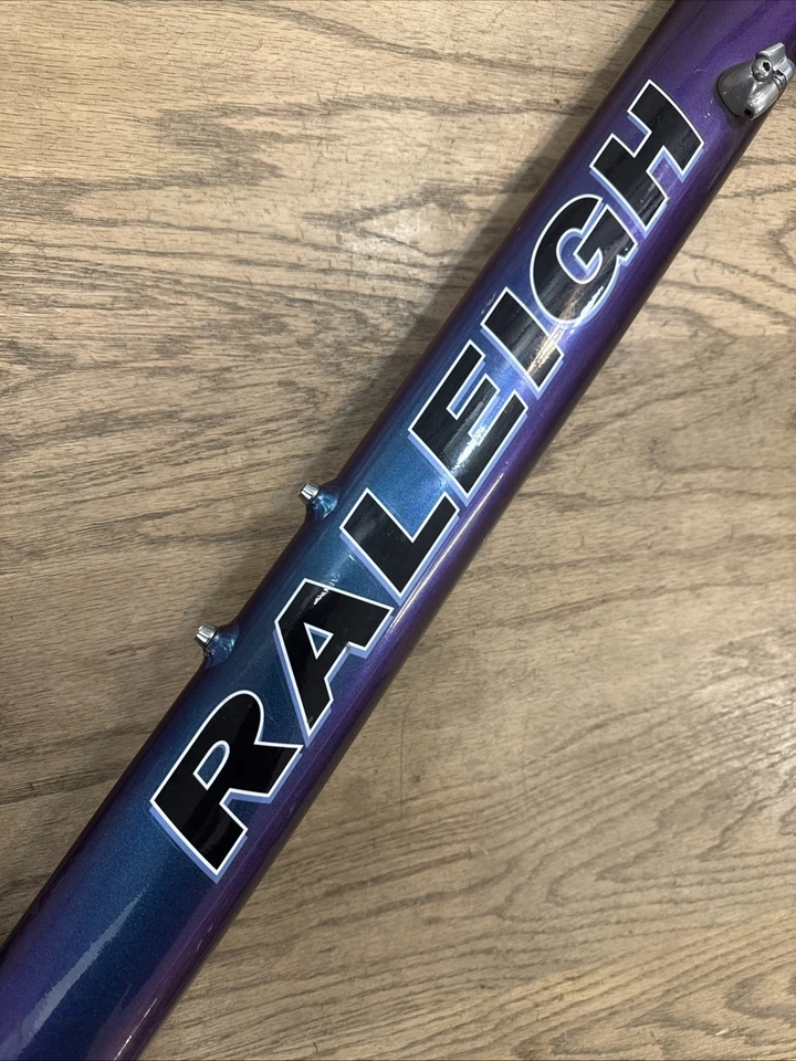 Cuadro de bicicleta de carretera de aluminio Raleigh R700 1998 fotocromático 58 cm grande púrpura azul Foto 4 de 4