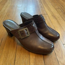 Clarks Bendables Women's Size 10 Brown Leather Slip On Mules Clogs Shoes