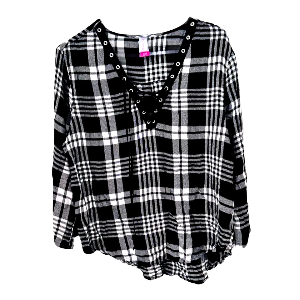 Blusa a cuadros para mujer No Boundaries XL negra blanca cuello con cordones manga 3/4 Foto 2 de 4