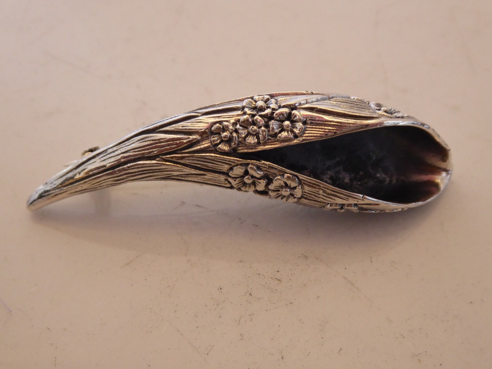 SILVER POSY HOLDER BROOCH 