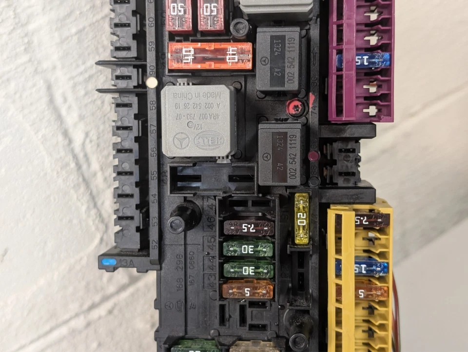 Módulo de caja relé de fusibles trasero 12-14 Mercedes W204 C250 C350 2049060105 OEM Foto 4 de 4
