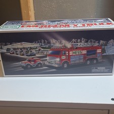 Hess 2005 Emergency Ladder Truck Set Fire Truck & SUV in Box