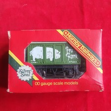 Hornby R216 OO Gauge. Prime Pork 12T Closed Van Wagon. 