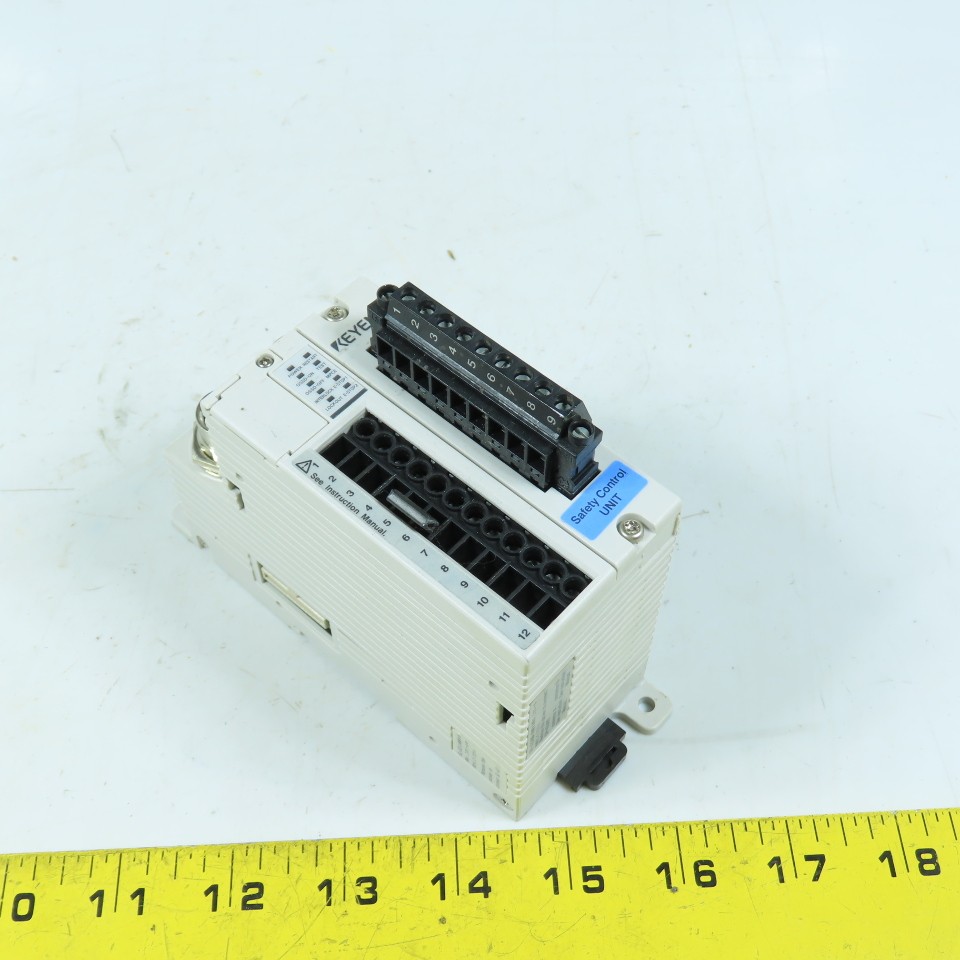 Keyence SL-R11E Safety Control Unit Relay 24VDC PNP Type 4 IP20