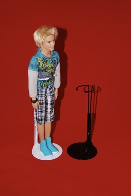 bratz doll stands