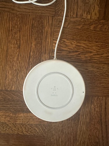 Belkin BOOST UP 7.5W Wireless Charging Pad - Zdjęcie 3 z 4