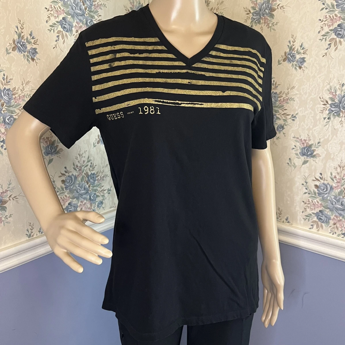 Guess t best sale shirt v neck