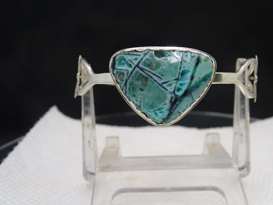 CONJUNTO DE BRACELETE ARTESANAL DE CRISOCOLA/COBRE POLIÉDRICO EM PRATA ESTERLINA - Imagem 3 de 4