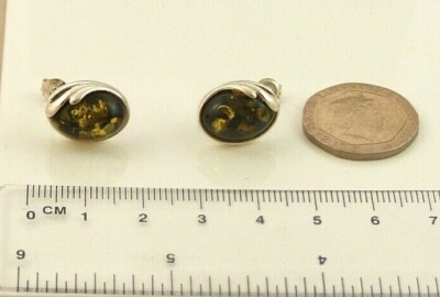 Massive 3,3 gm 925 Sterling Silber ovale Form grüner baltischer Bernstein Ohrstecker