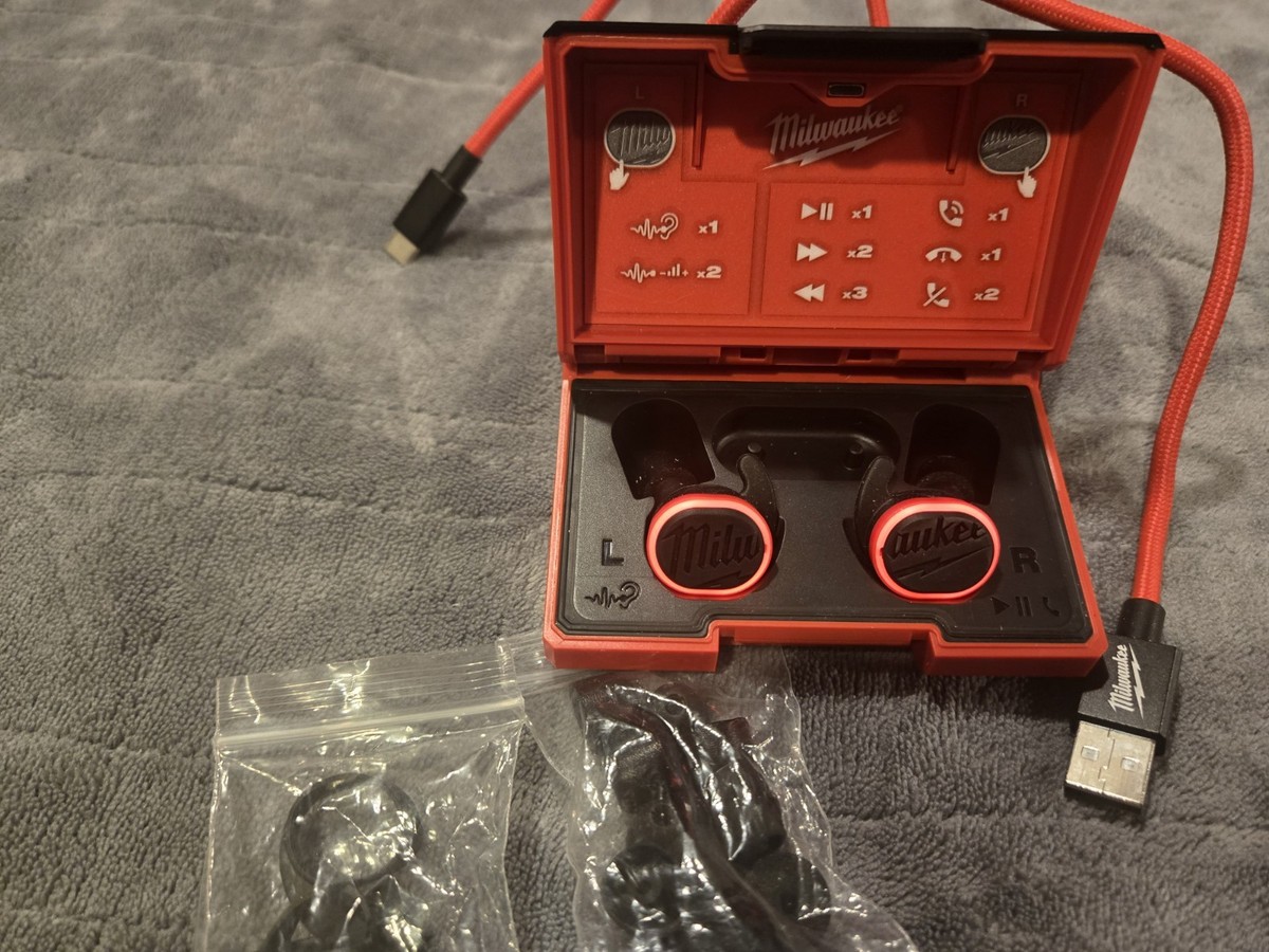 Milwaukee REDLITHIUM USB Bluetooth Jobsite Earbuds Wireless