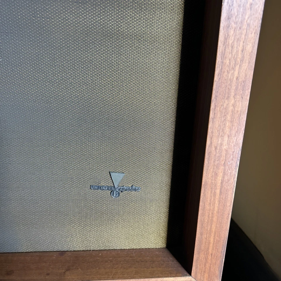 Patas de madera JBL (8) Foto 4 de 4