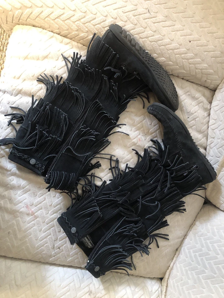 Botas Minetonka de cuero negro con flecos talla 8  Foto 2 de 4