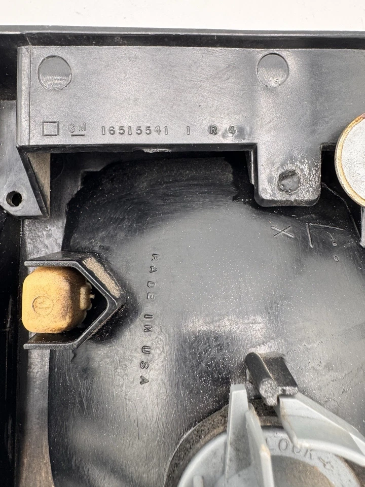 Luz trasera izquierda GM16515541 LH Supreme Sedán 92-97 CUTLASS S-121RM Foto 3 de 4