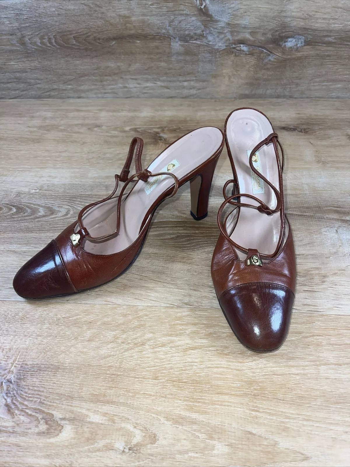 Vintage classique Gucci cuir casquette orteil logo G talons arrière élingue chaussures 38 B US 8