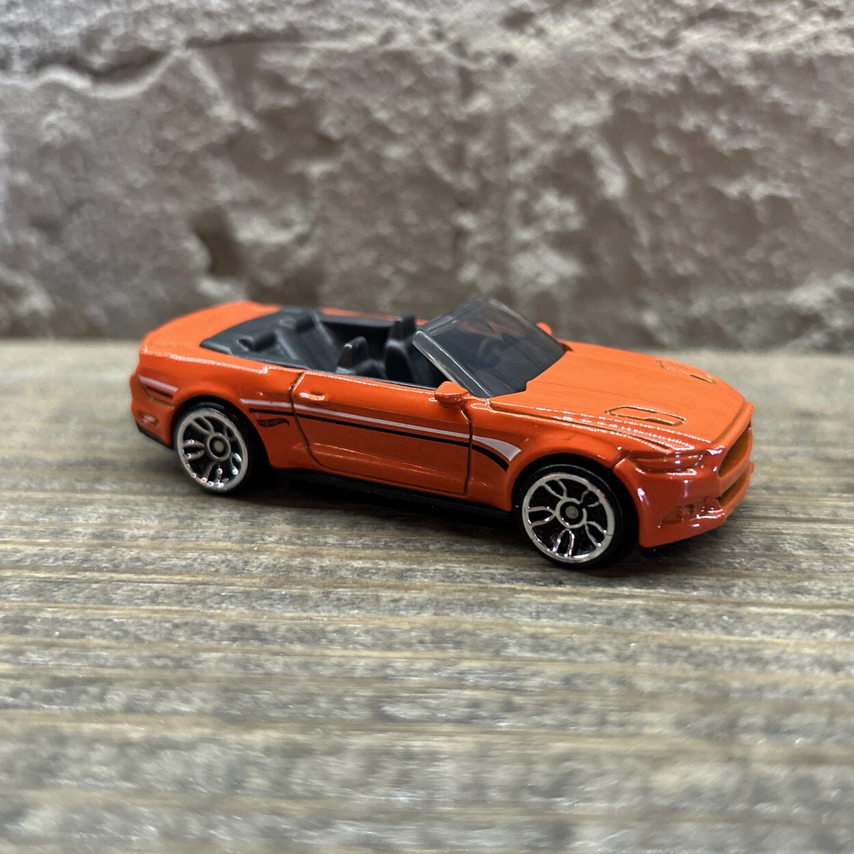 Hot wheels 2015 ford mustang gt convertible cheap