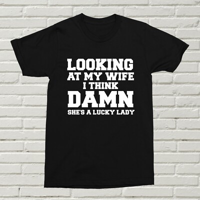 T-Shirt My Wife Damn She's Lucky Geschenk lustig XMAS Geburtstag Ehemann Alt