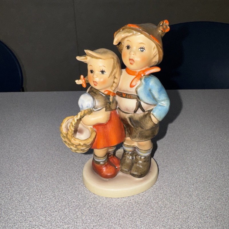 Goebel Hummel 94/I “Surprise” Hansel And Gretel TMK5 5-1/2"