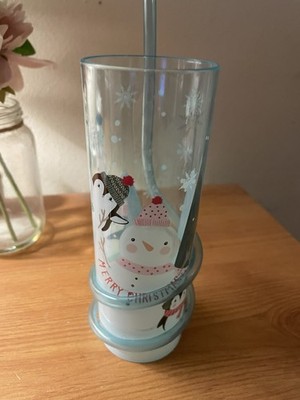 Wiederverwendbarer Becher Becher mit Weihnachtsmotiv aus Kunststoff und aufgesetztem Strohhalm