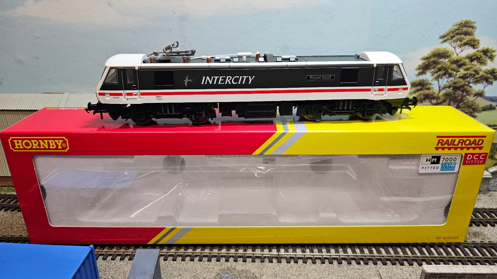 R30529TXS Hornby Railroad BR Intercity Class 90 ROYAL SCOT 90001 (Sound Fitted)