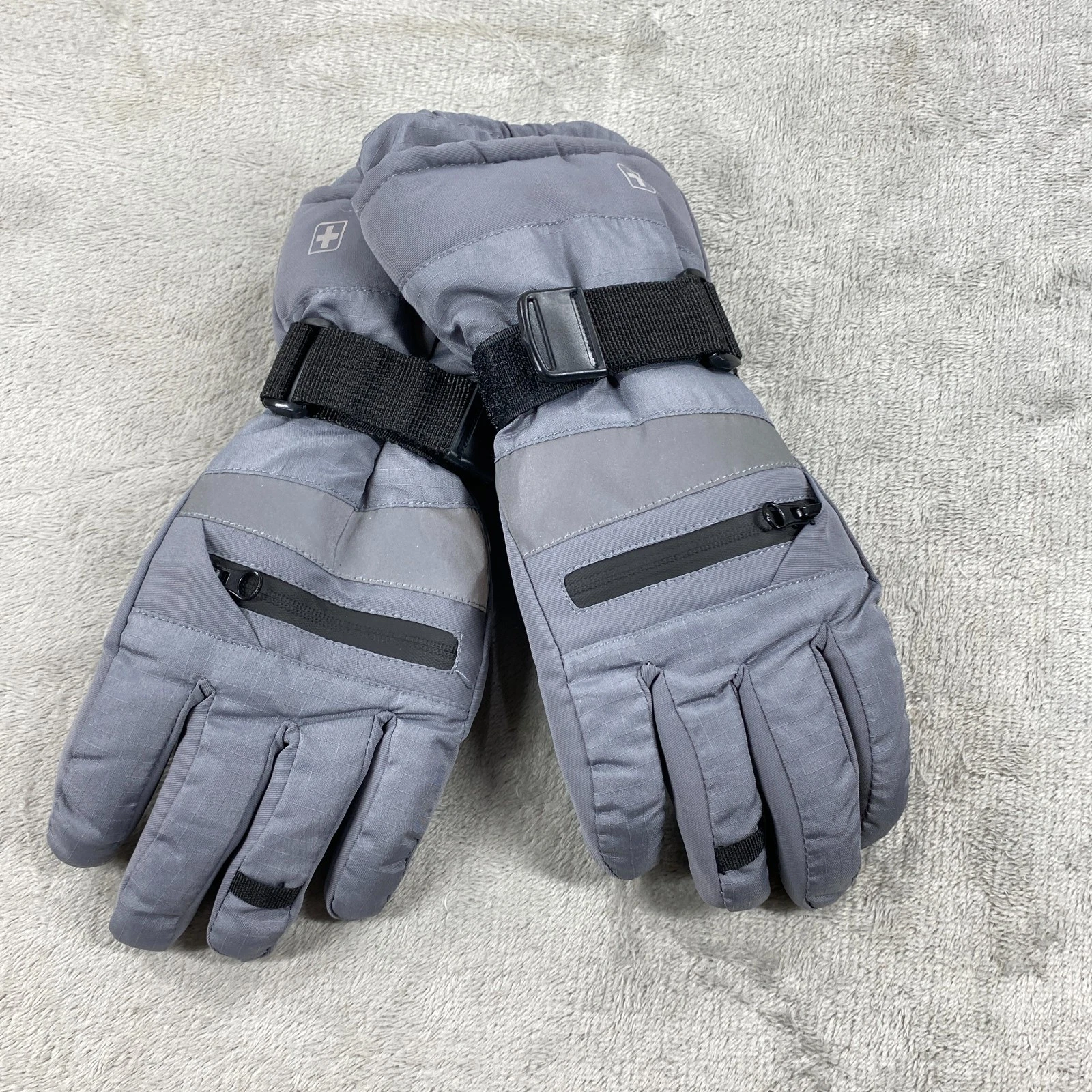 Swiss Tech Ski Gloves Boys S-M Gray Hand Warmer Pockets Adjustable Wrist Straps