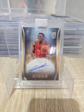 2023-24 NBA Topps 3 - Dominique Wilkins Full Court Signs On Card Auto /49