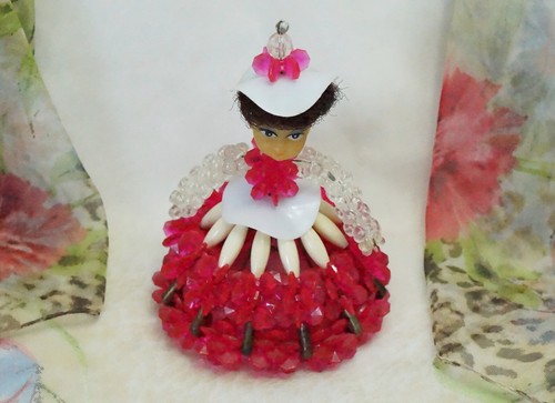 Retro Vintage Safety Pin Doll, Southern Bell, Hand Crafted Beaded Doll, Figurine - Picture 9 of 12