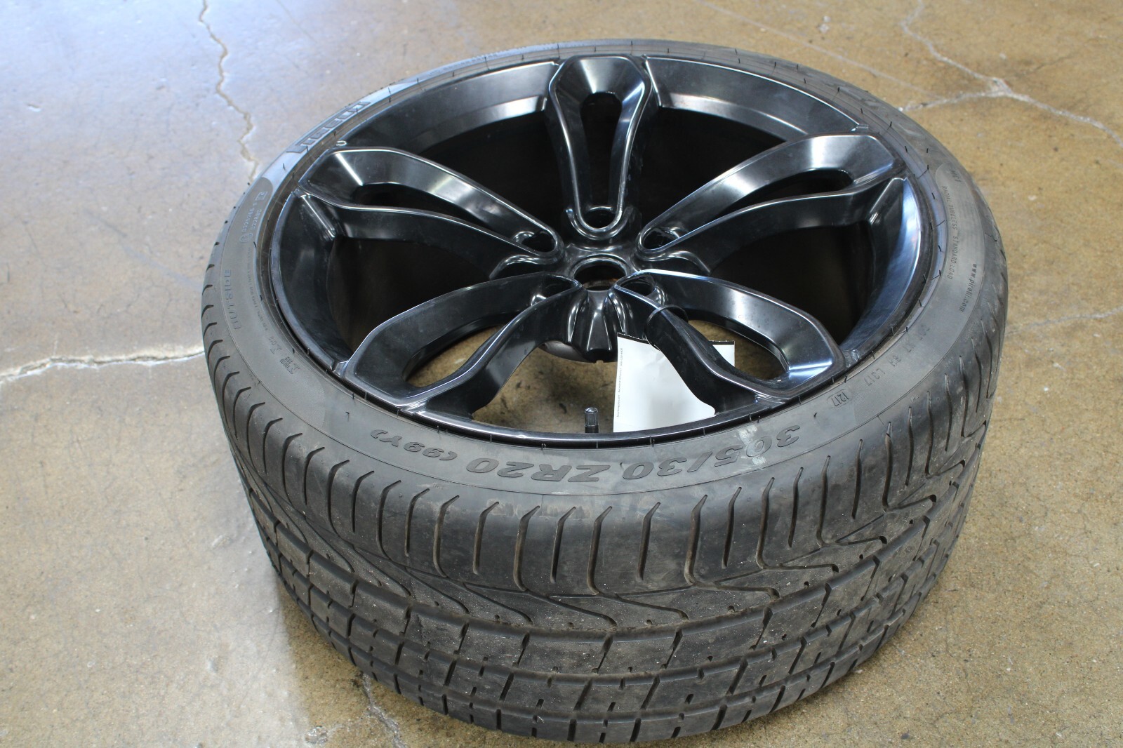 McLaren MP4-12C, Rear Wheel, Black, Light Rash, 11X20, Used