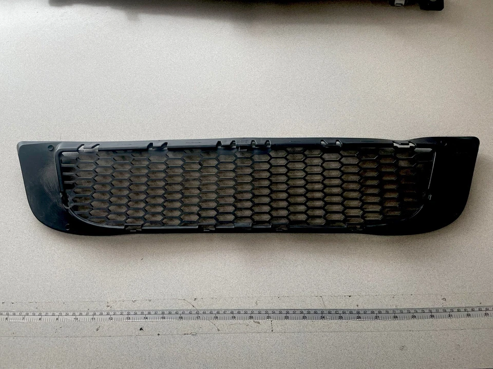 BMW X3 3.0Si E83LCI 2006-2010 ~ parrilla inferior delantera del parachoques ~ 51113417722 ~ OEM Foto 2 de 3