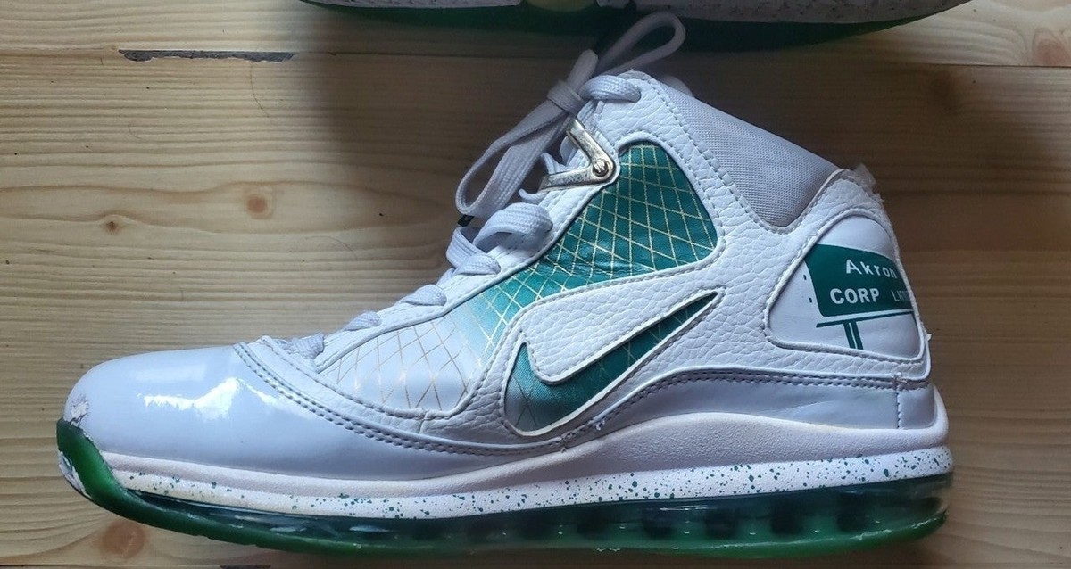 Nike LeBron 7 MTAG Shanghai White green 2009 Size  9.5 RARE 1 of 123 Nike LeBron 7 MTAG Shanghai White green 2009 Size 9.5 RARE 1  main image 3