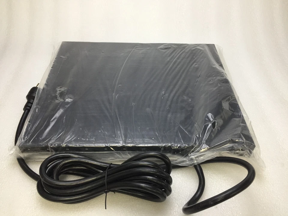 Tripp Lite Switched PDU 208/240V 2U Rack-Mount Power PDUMH30HVNET NEW OPEN BOX - Image 3 of 4