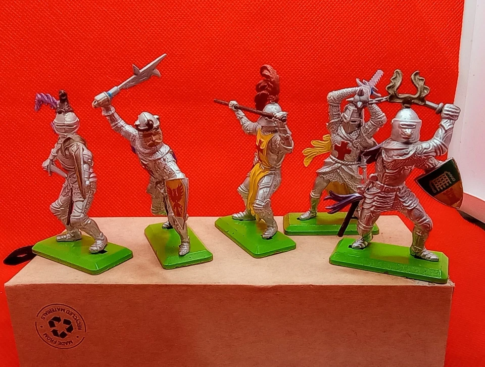 Vintage Britains Ltd 1971 Deetail Mini Metal Medieval Knights England Lot of 5 - Image 4 of 4
