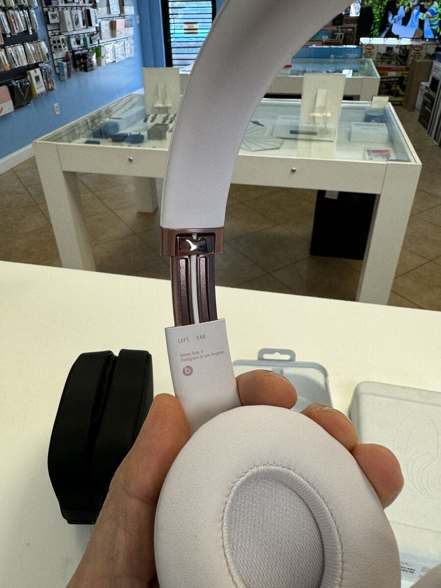 Beats Solo 4 True Wireless On-Ear Headphones - Cloud Pink Beats Solo 4 True Wireless On-Ear Headphones - Cloud Pink