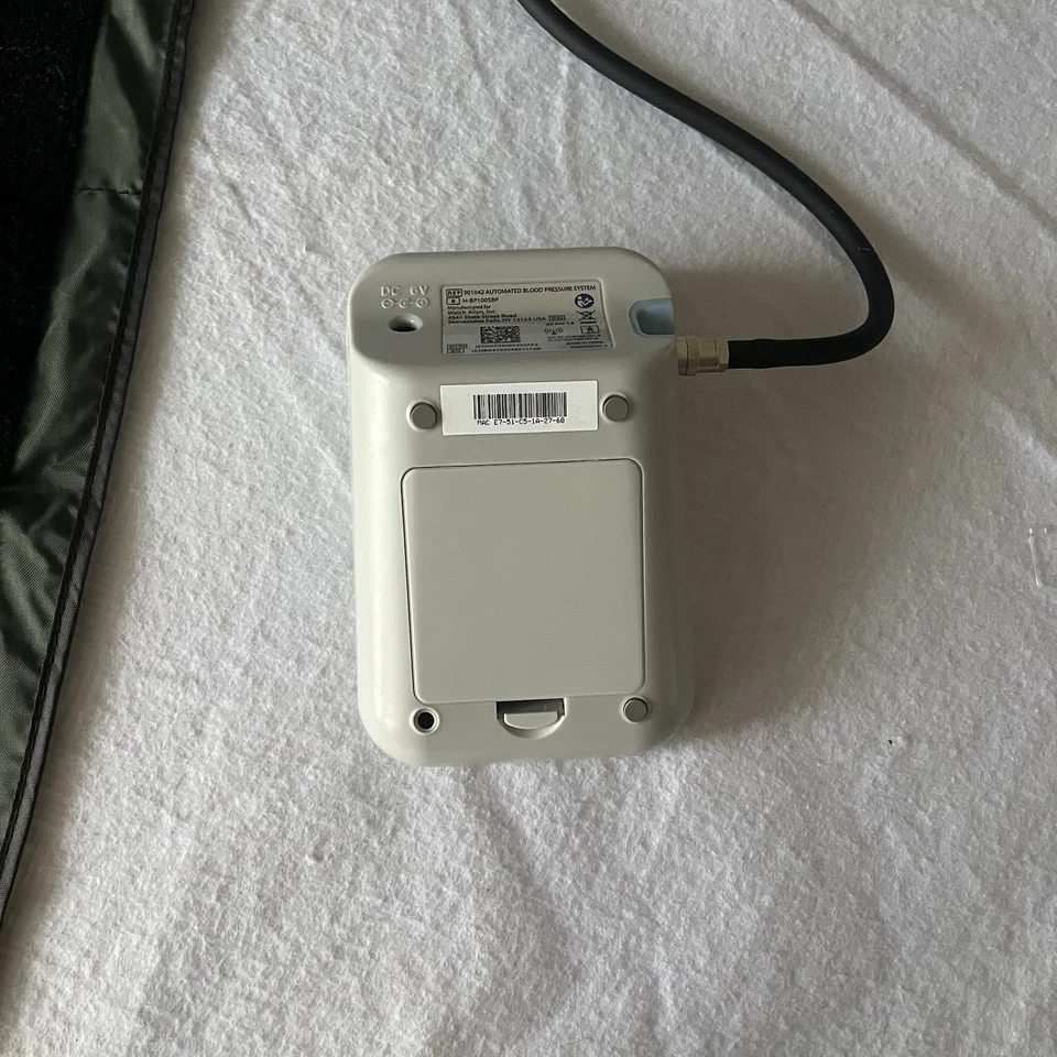 Dispositivo digital de presión arterial Welch Allyn ProBP 2000 con brazalete reutilizable para adultos Foto 4 de 4